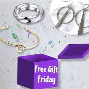 FREE GIFT 🛍 & DISOUNT FRIDAYS 🎉🎉